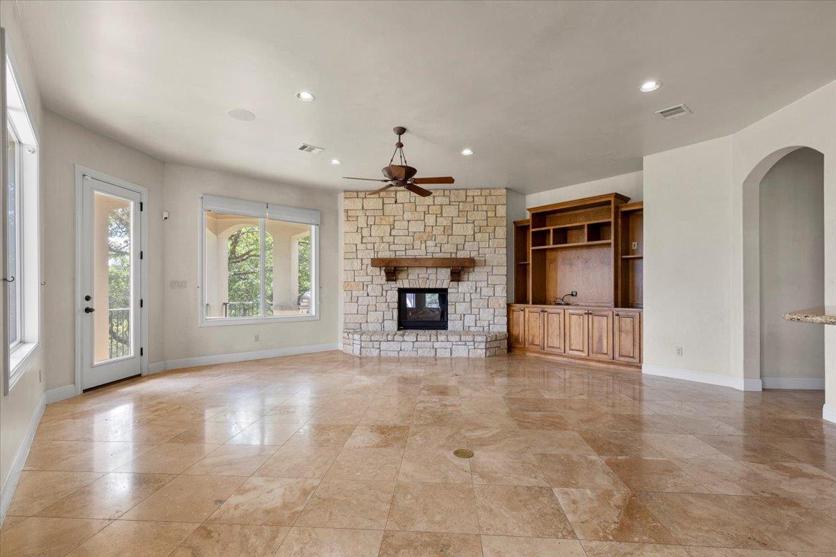 8600 Bluegrass DR
