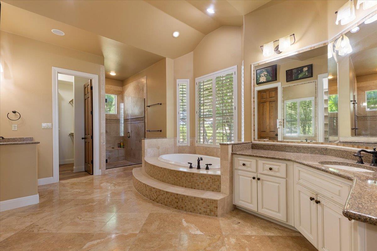 8600 Bluegrass DR