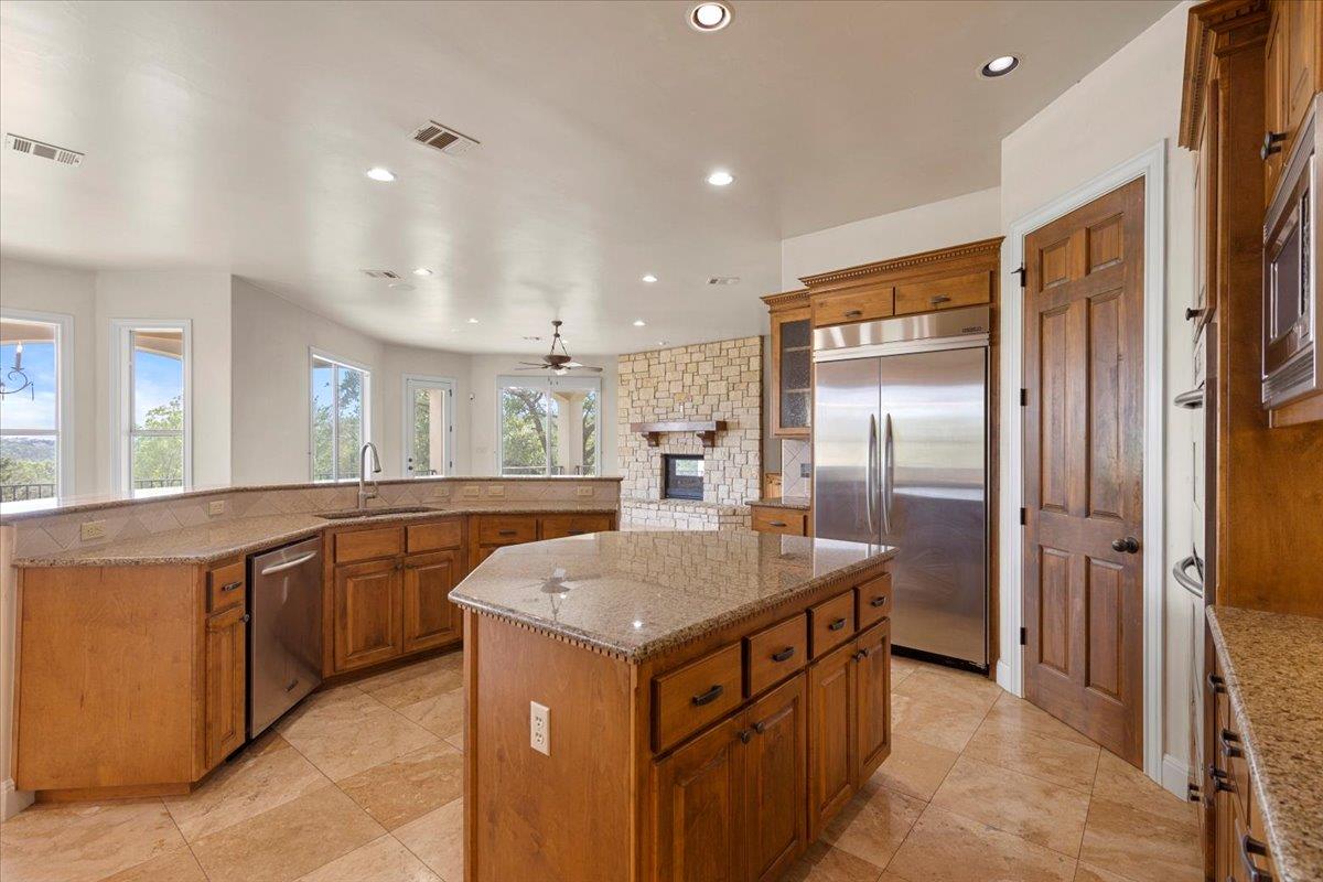 8600 Bluegrass DR