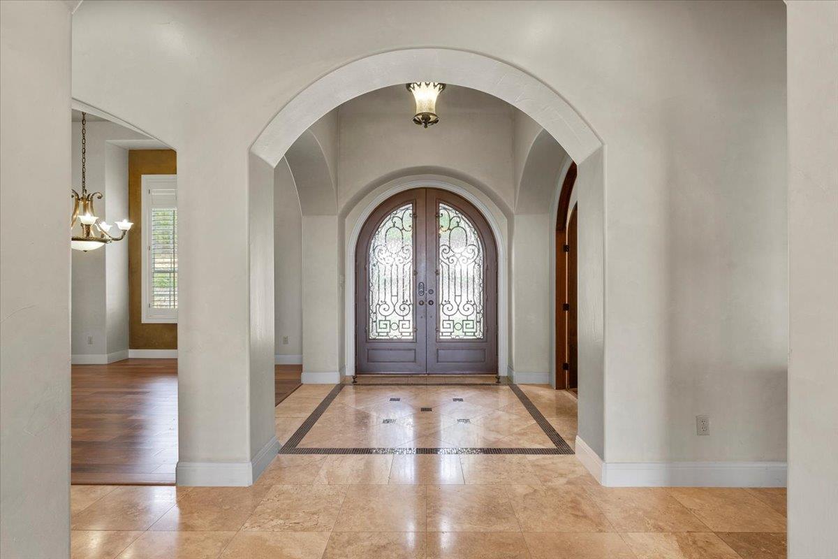8600 Bluegrass DR