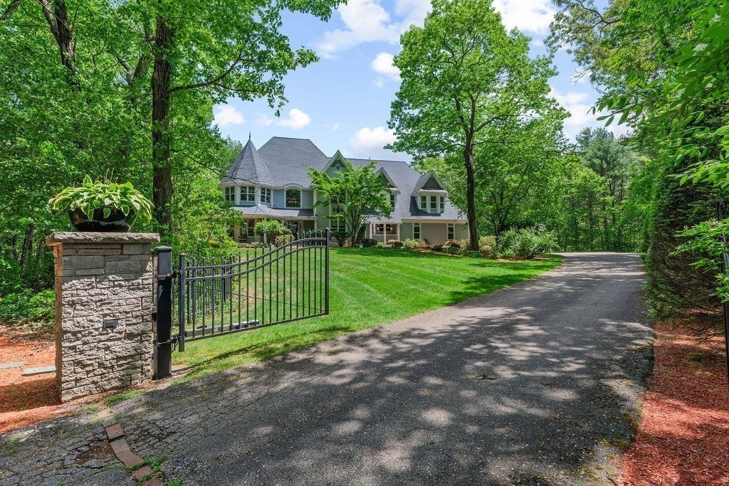 11 Windsor Dr