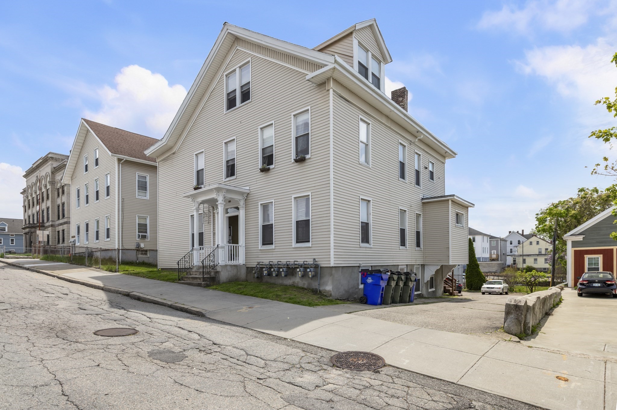 381 Pine St
