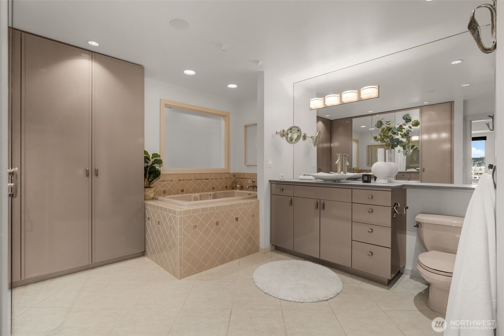 2821 2nd Avenue Unit: 1004