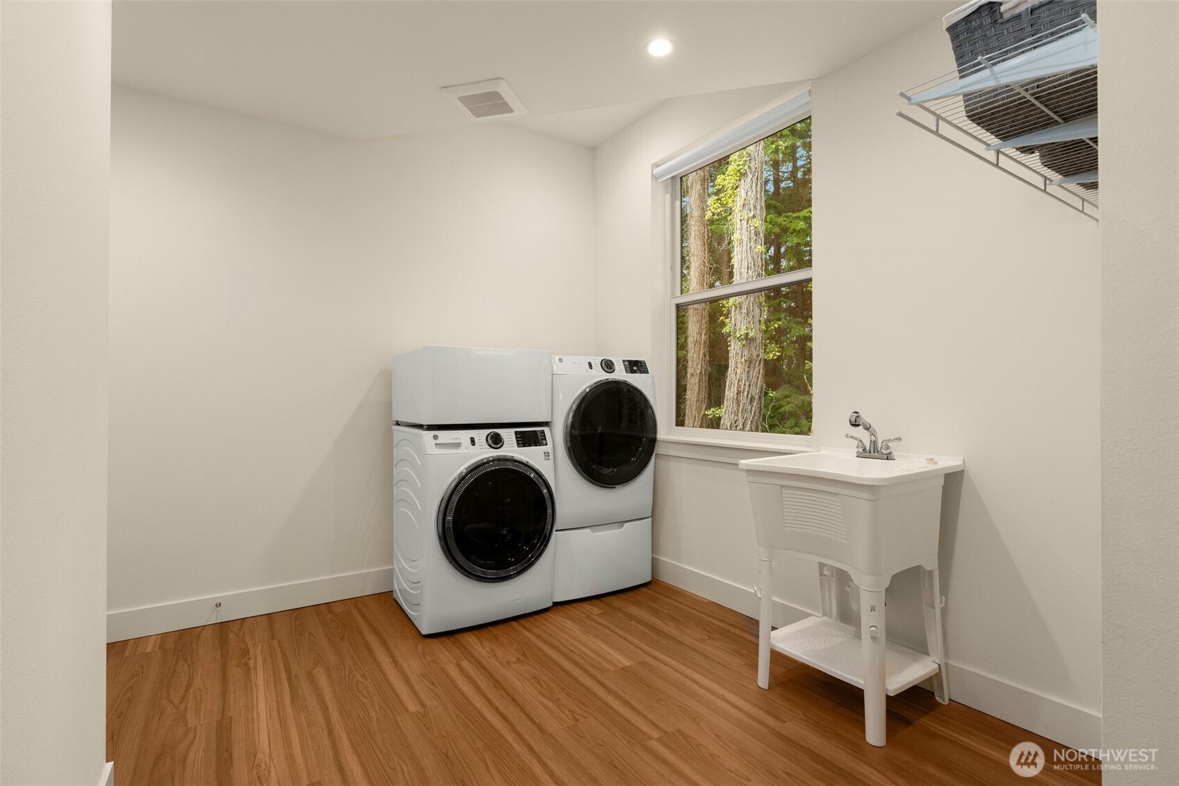 10143 Battle Point Drive NE