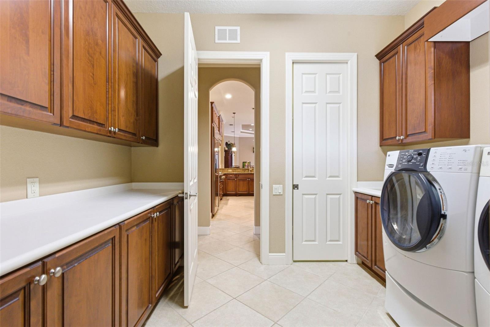 8453 DUNHAM STATION DR