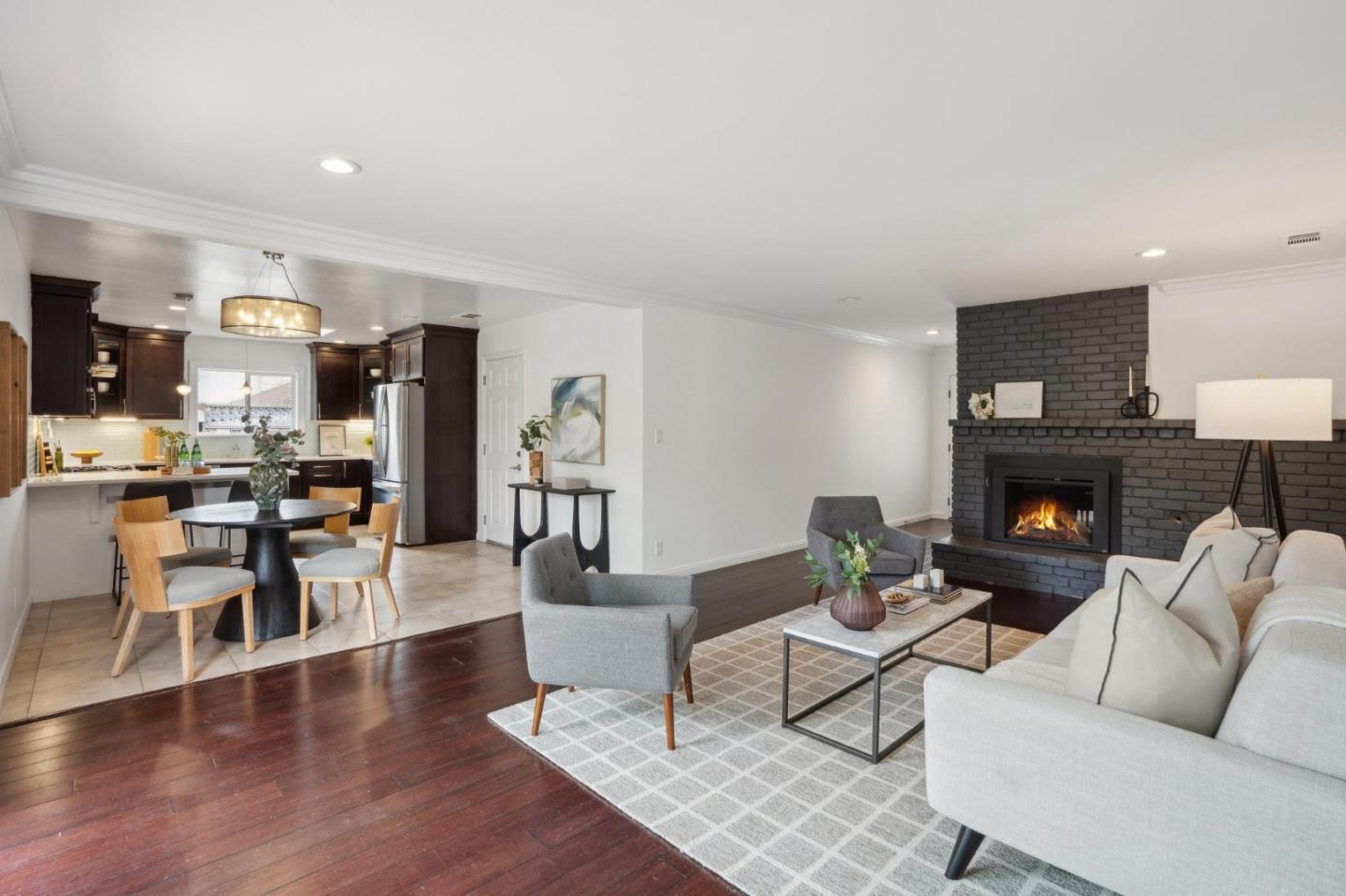 907 Third AVE
