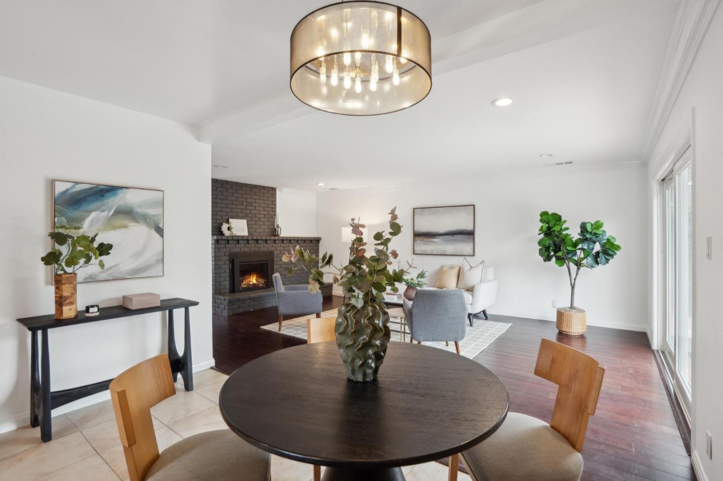 907 Third AVE