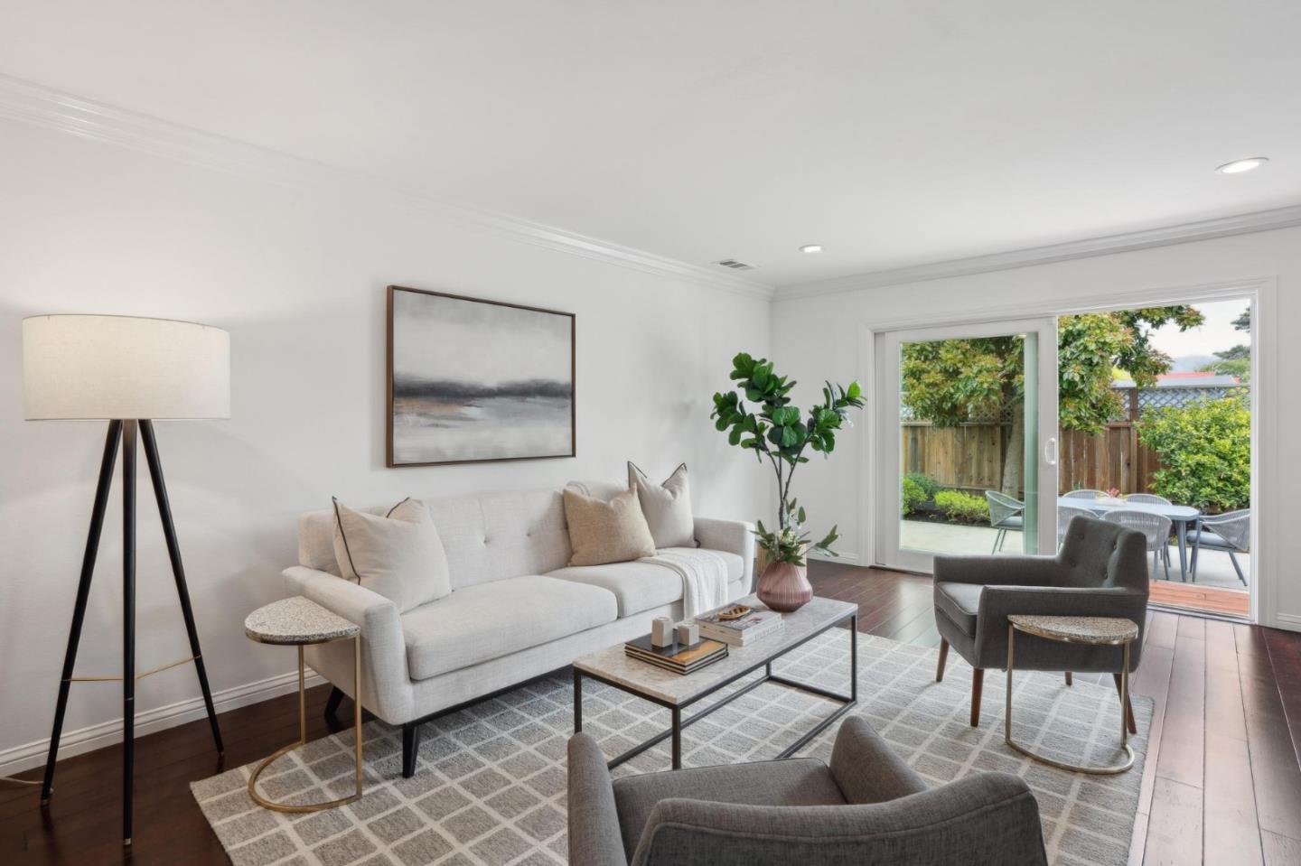 907 Third AVE