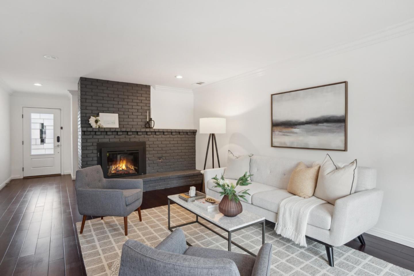 907 Third AVE