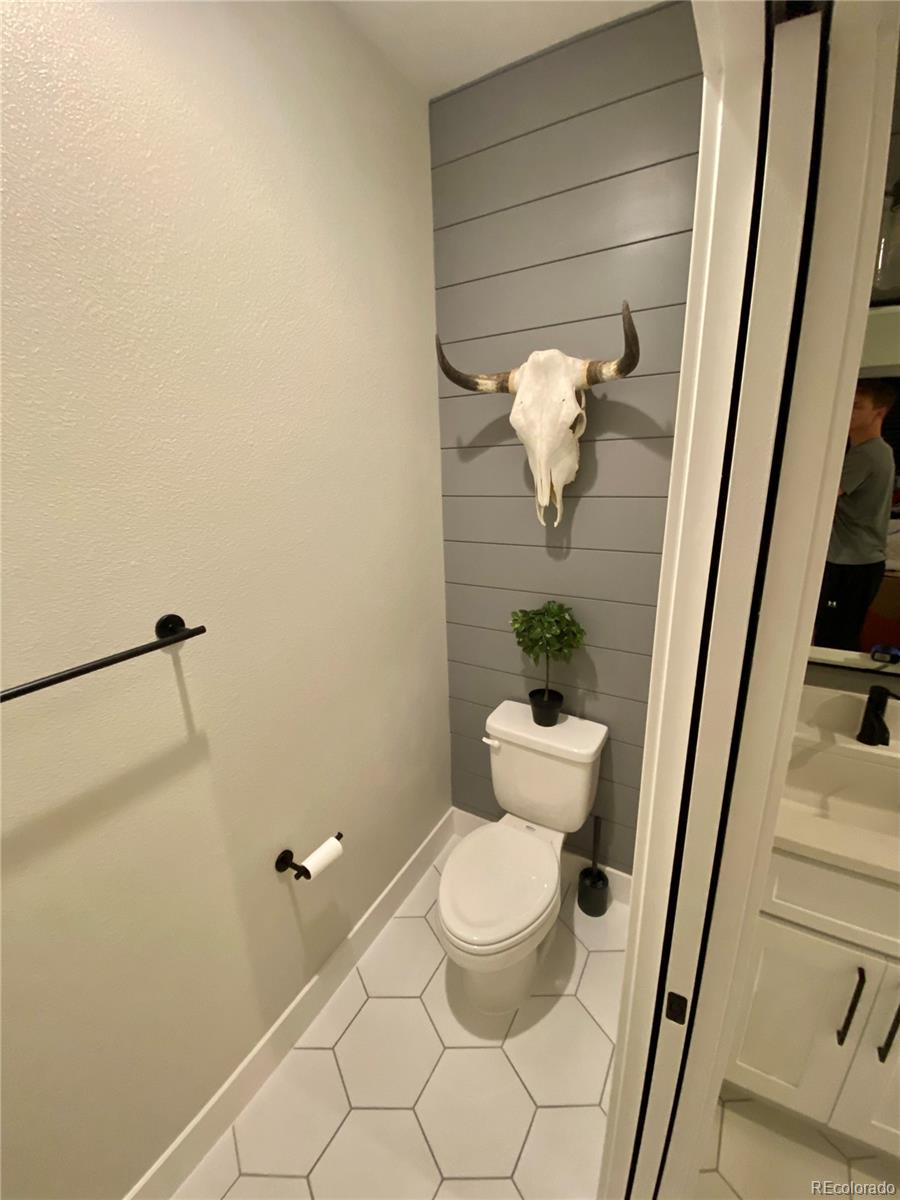 2466 S Delaware Street Unit: 4