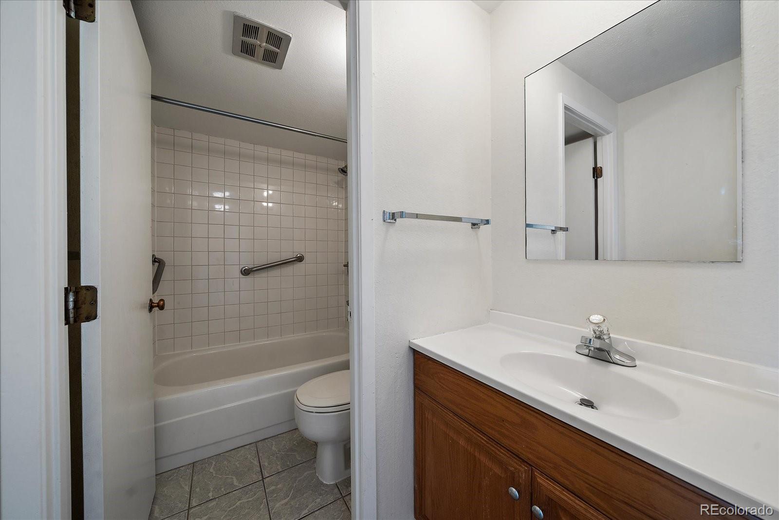 2 Adams Street Unit: 1402