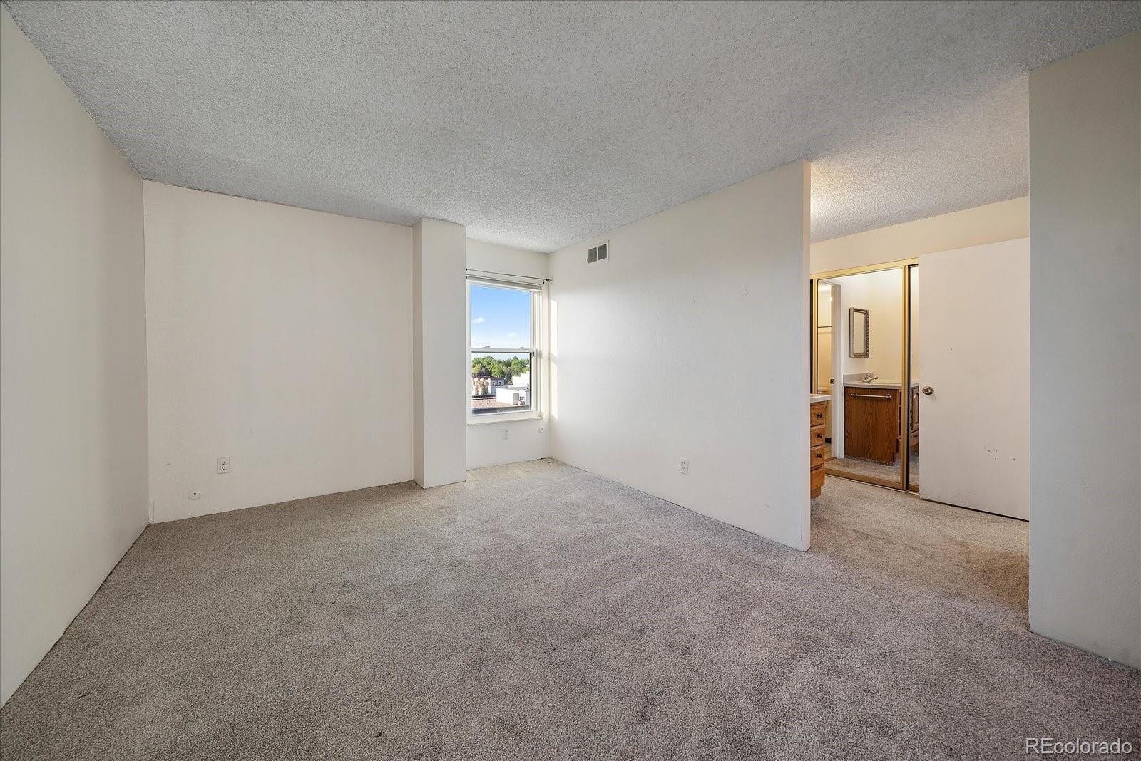 2 Adams Street Unit: 1402