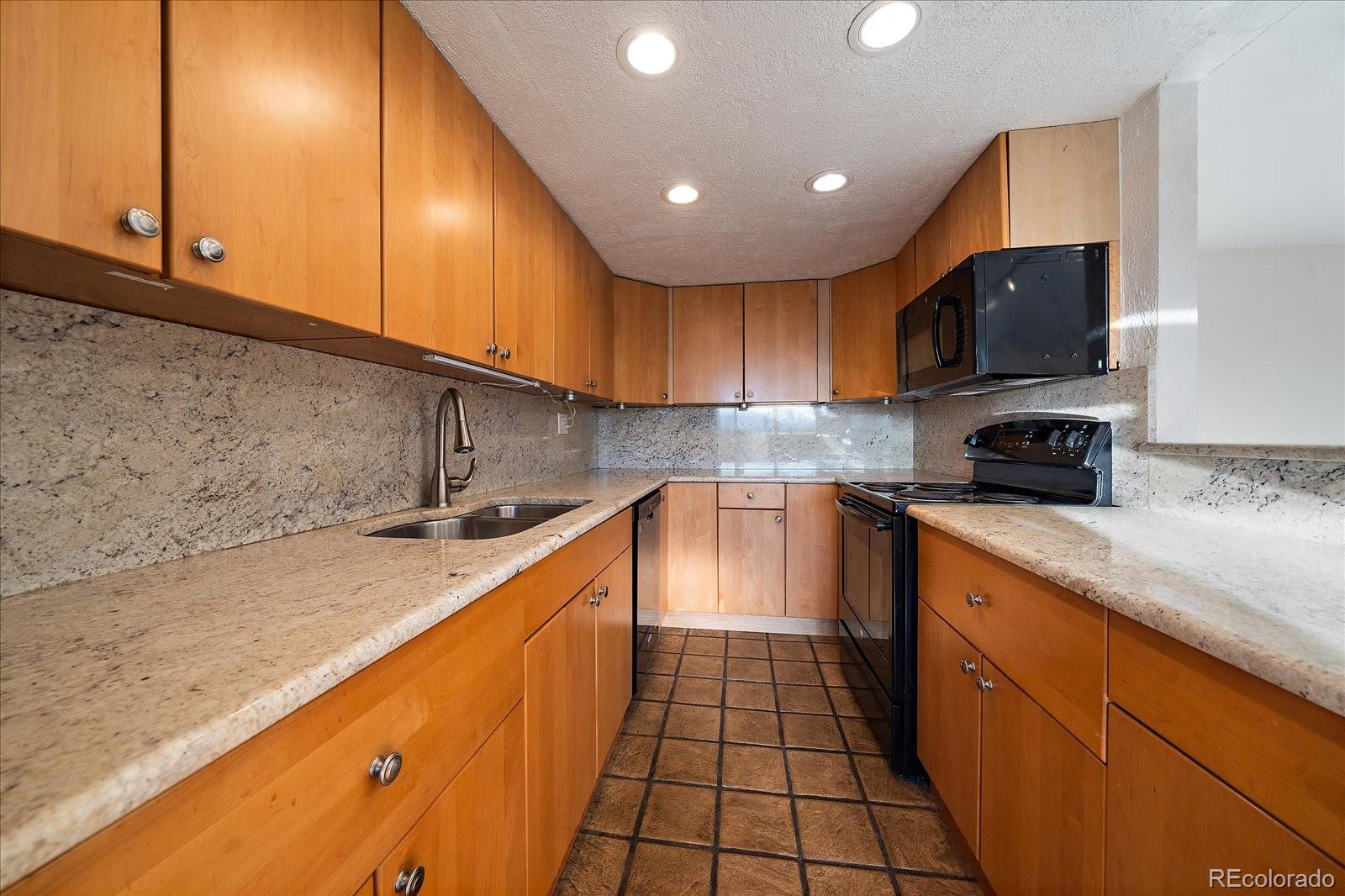 2 Adams Street Unit: 1402