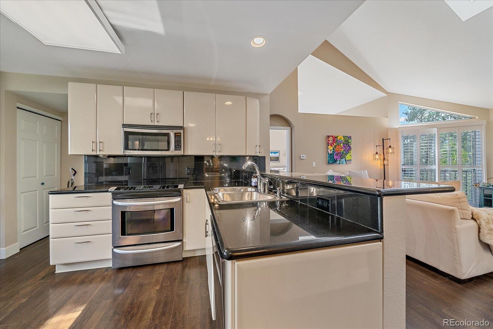 9346 W Coal Mine Avenue