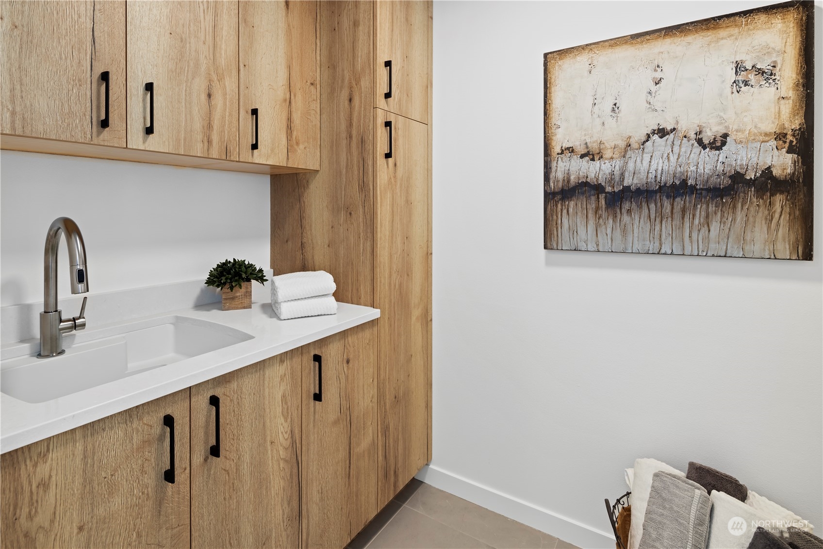 2814 E Marion Street