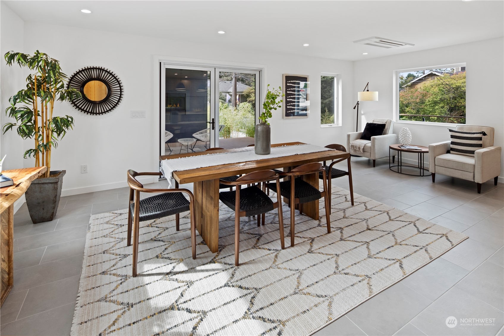 2814 E Marion Street