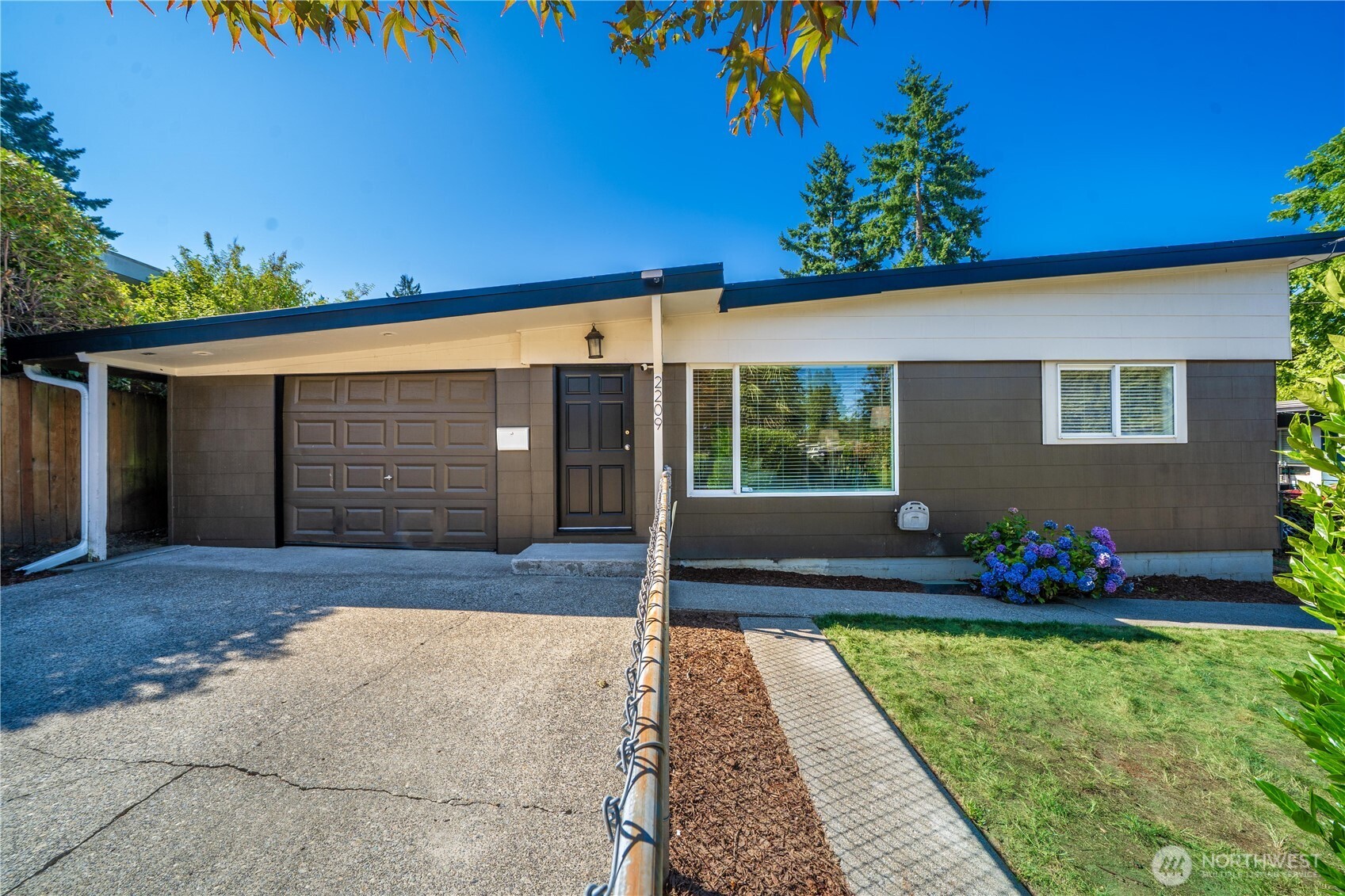 2209 NE 9th Street