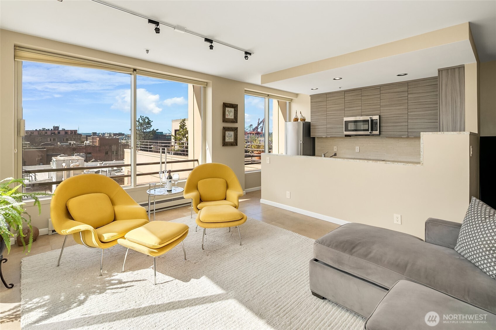 100 1st Avenue S Unit: 8