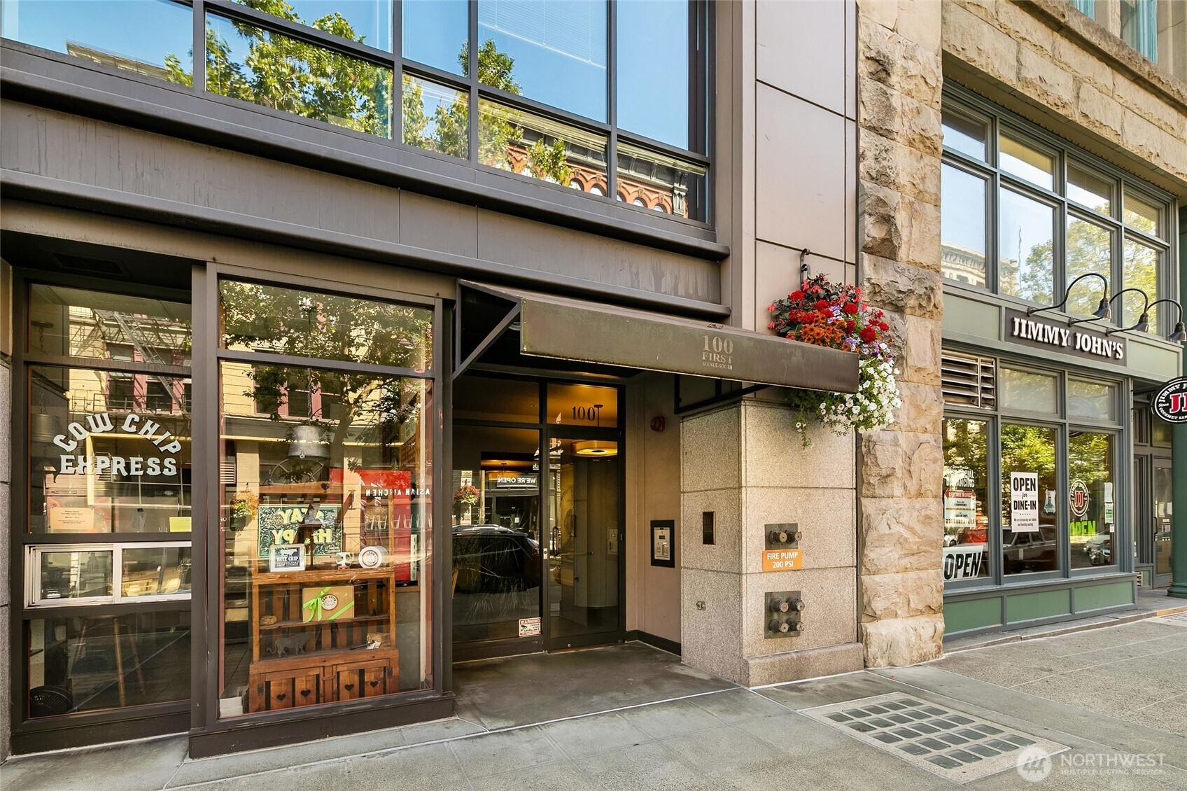 100 1st Avenue S Unit: 8