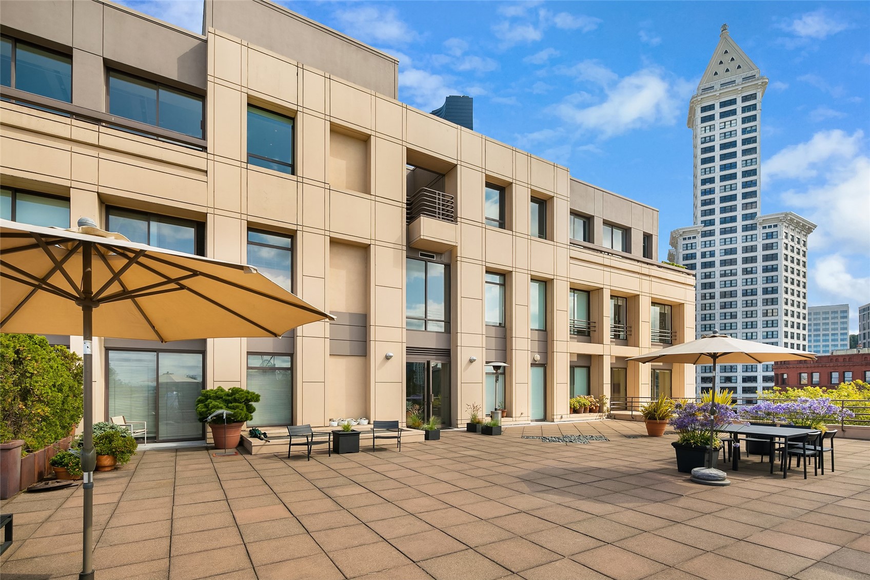 100 1st Avenue S Unit: 8