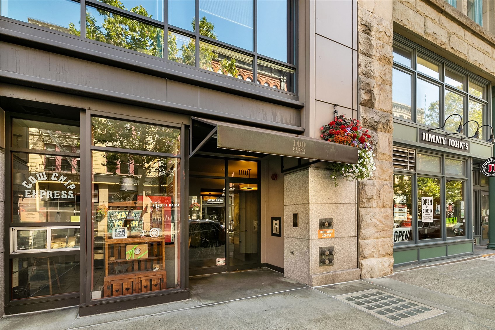 100 1st Avenue S Unit: 8