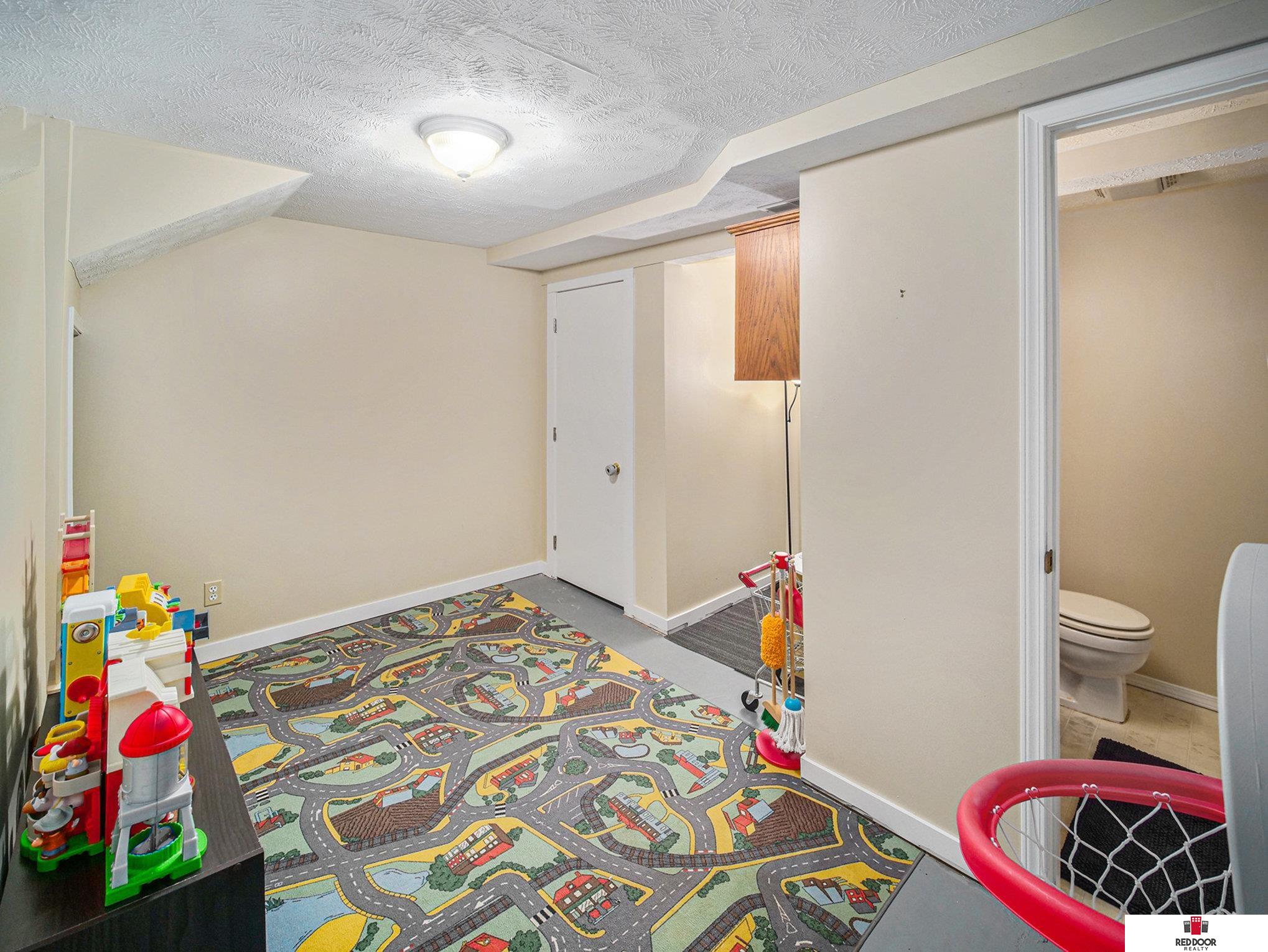 3025 S 44th Street