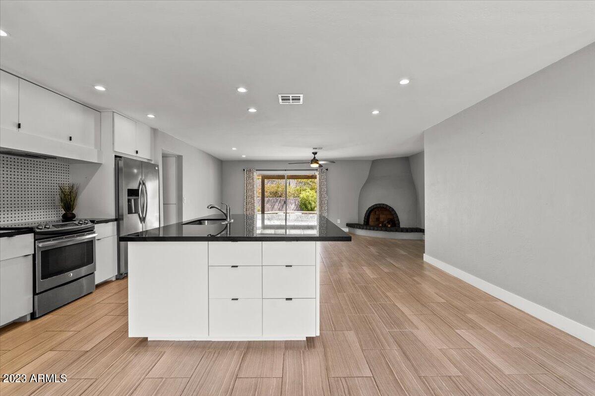 238 E SURREY Avenue