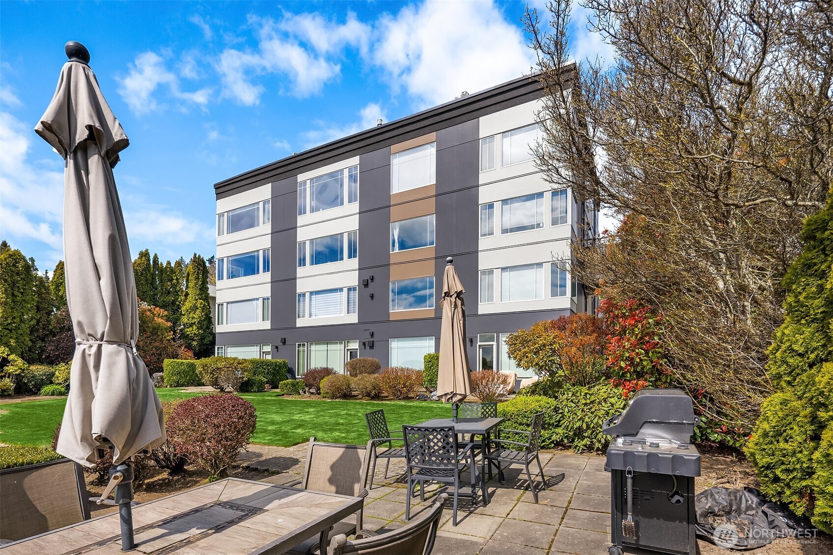 9039 NE Juanita Drive Unit: 305