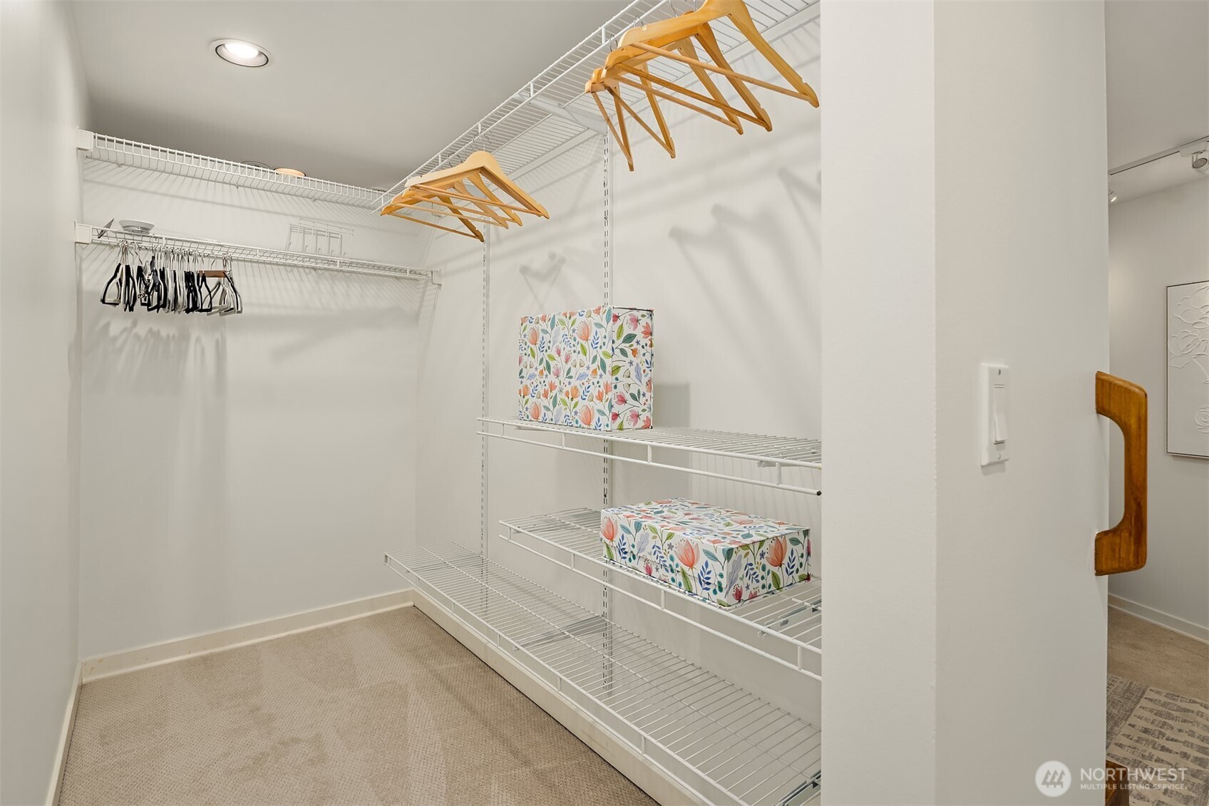 9039 NE Juanita Drive Unit: 305