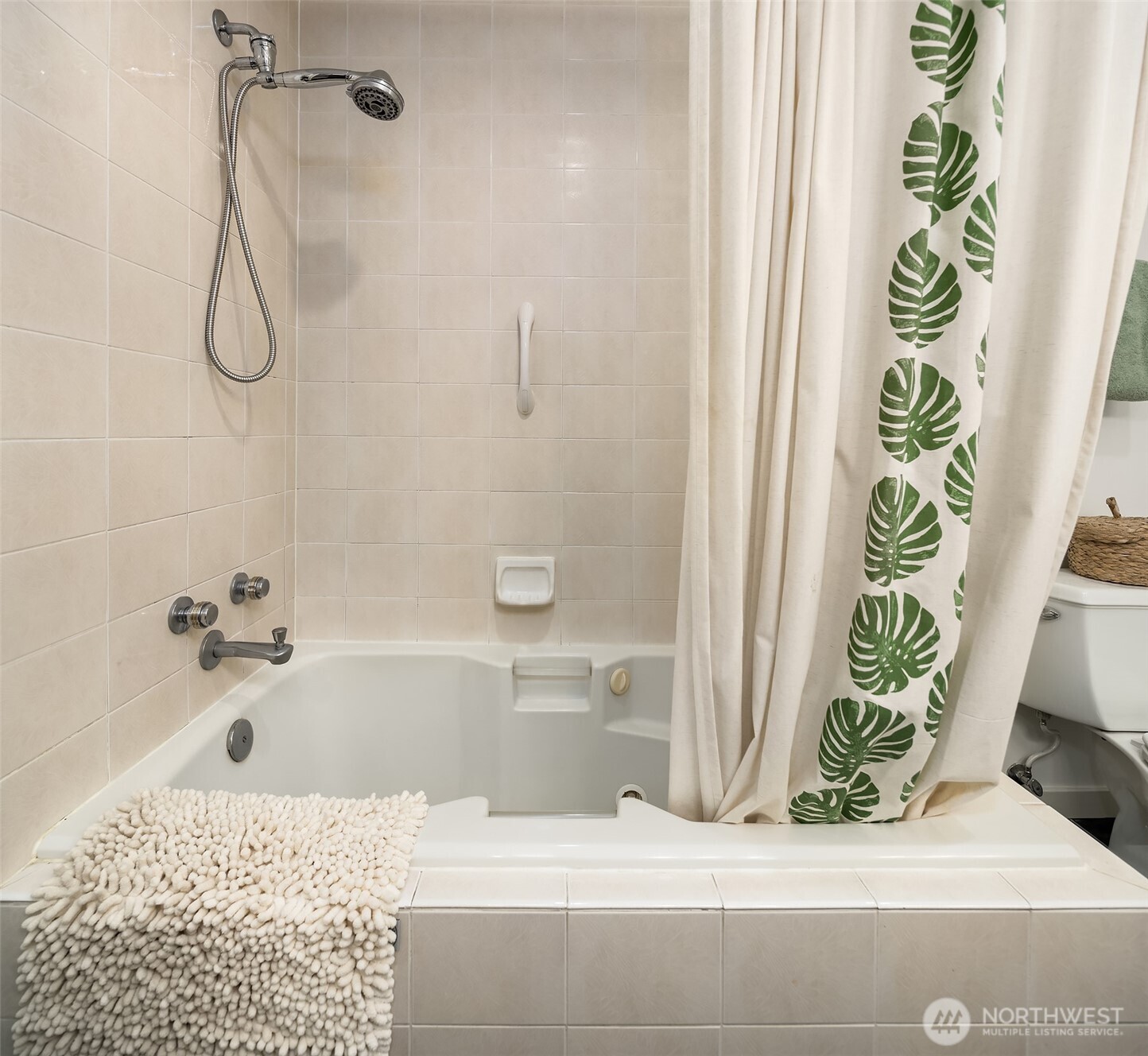 9039 NE Juanita Drive Unit: 305