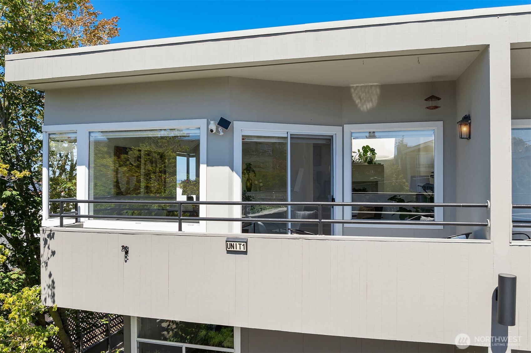 611 Bell Street Unit: 1
