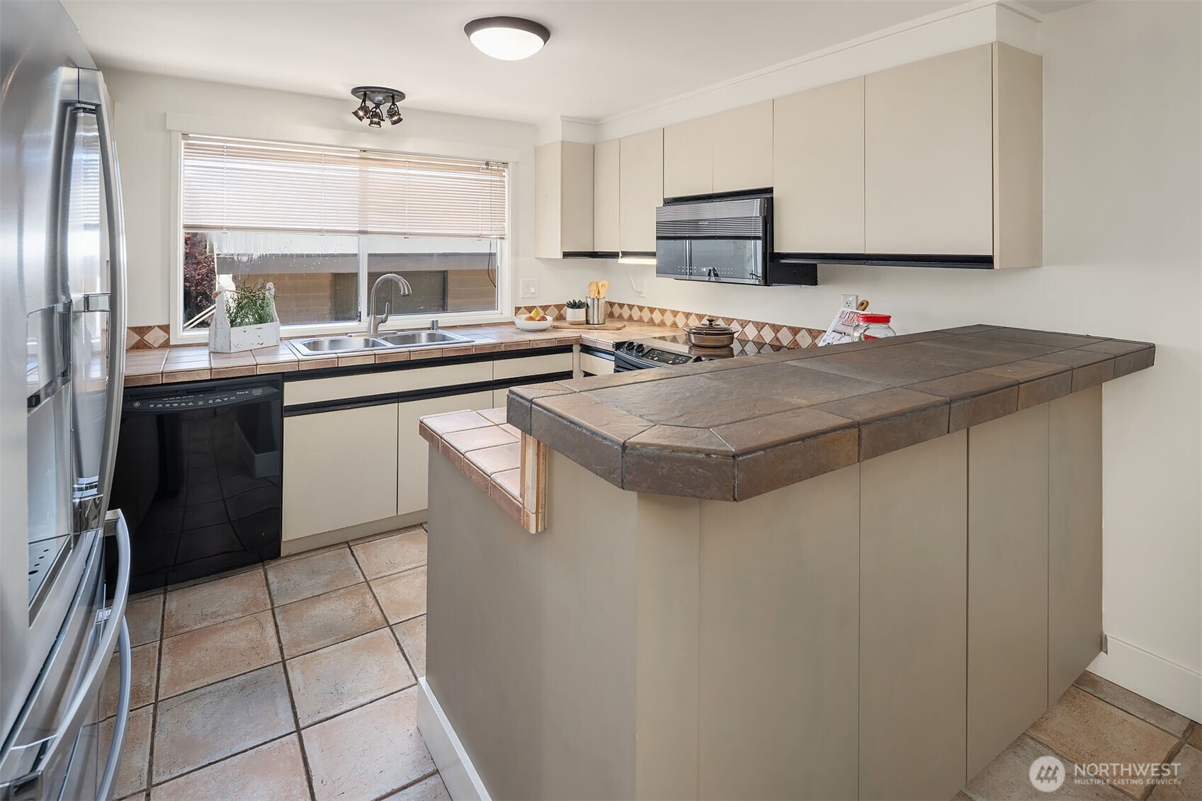 611 Bell Street Unit: 1
