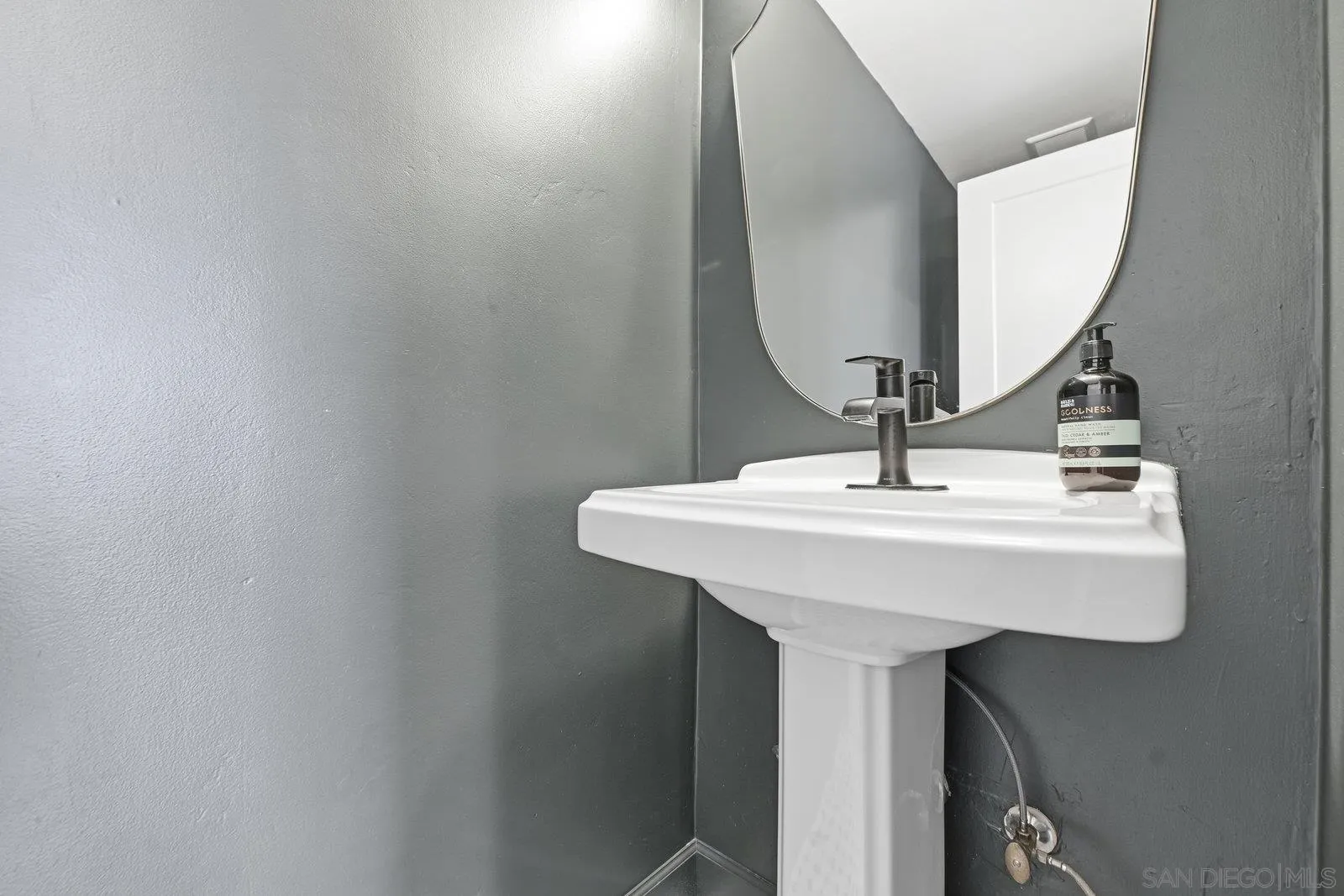 1422 Caminito Septimo