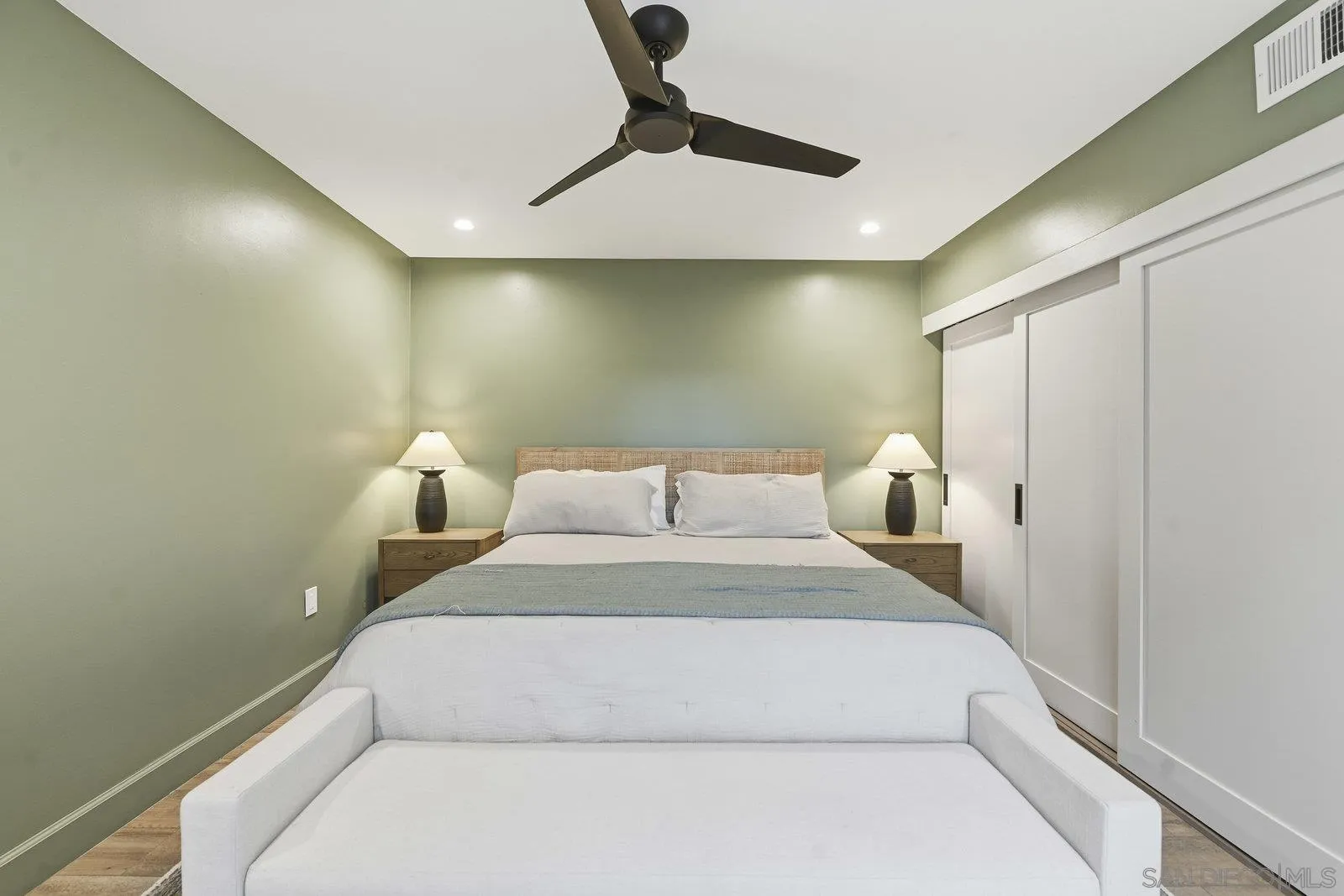 1422 Caminito Septimo