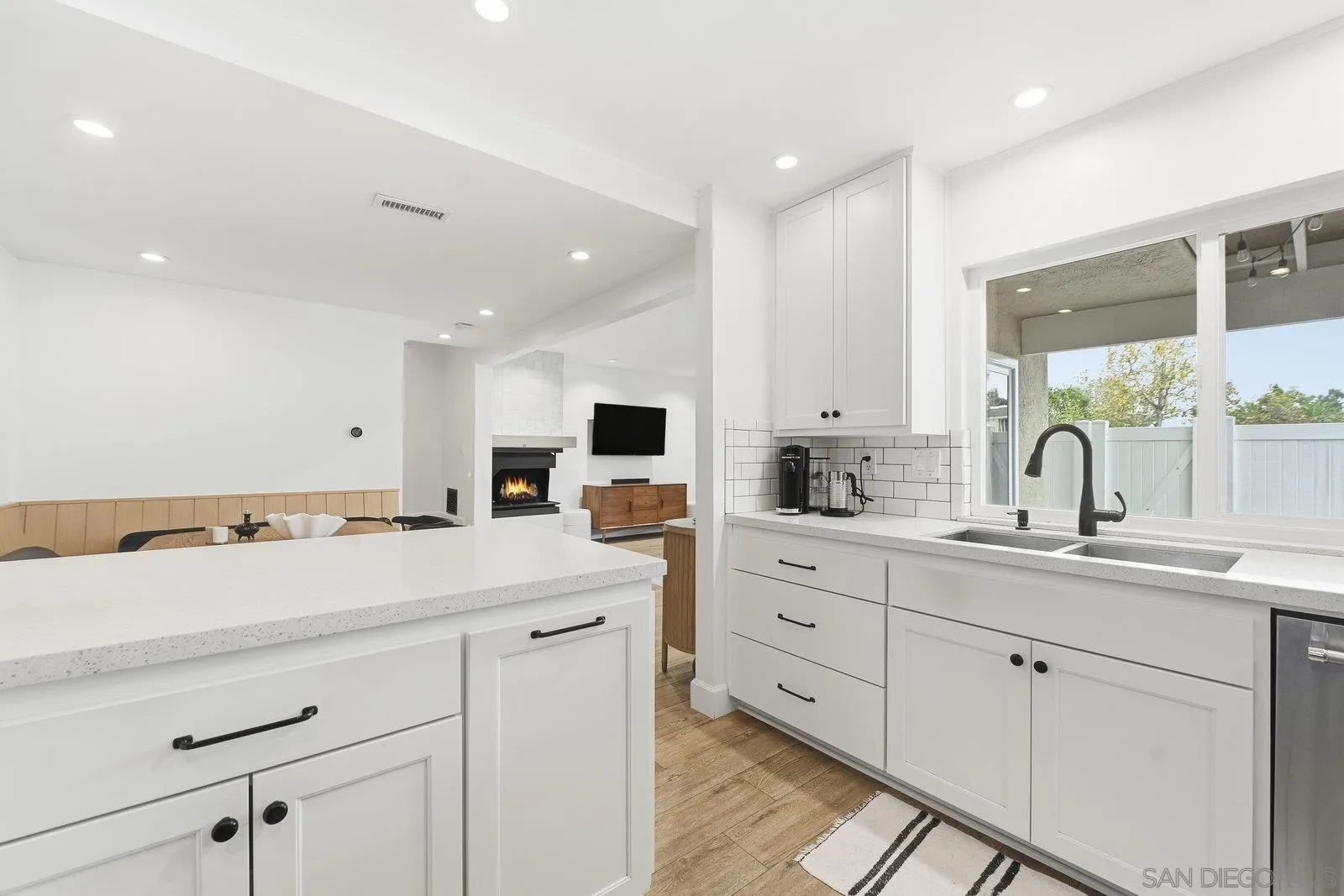 1422 Caminito Septimo