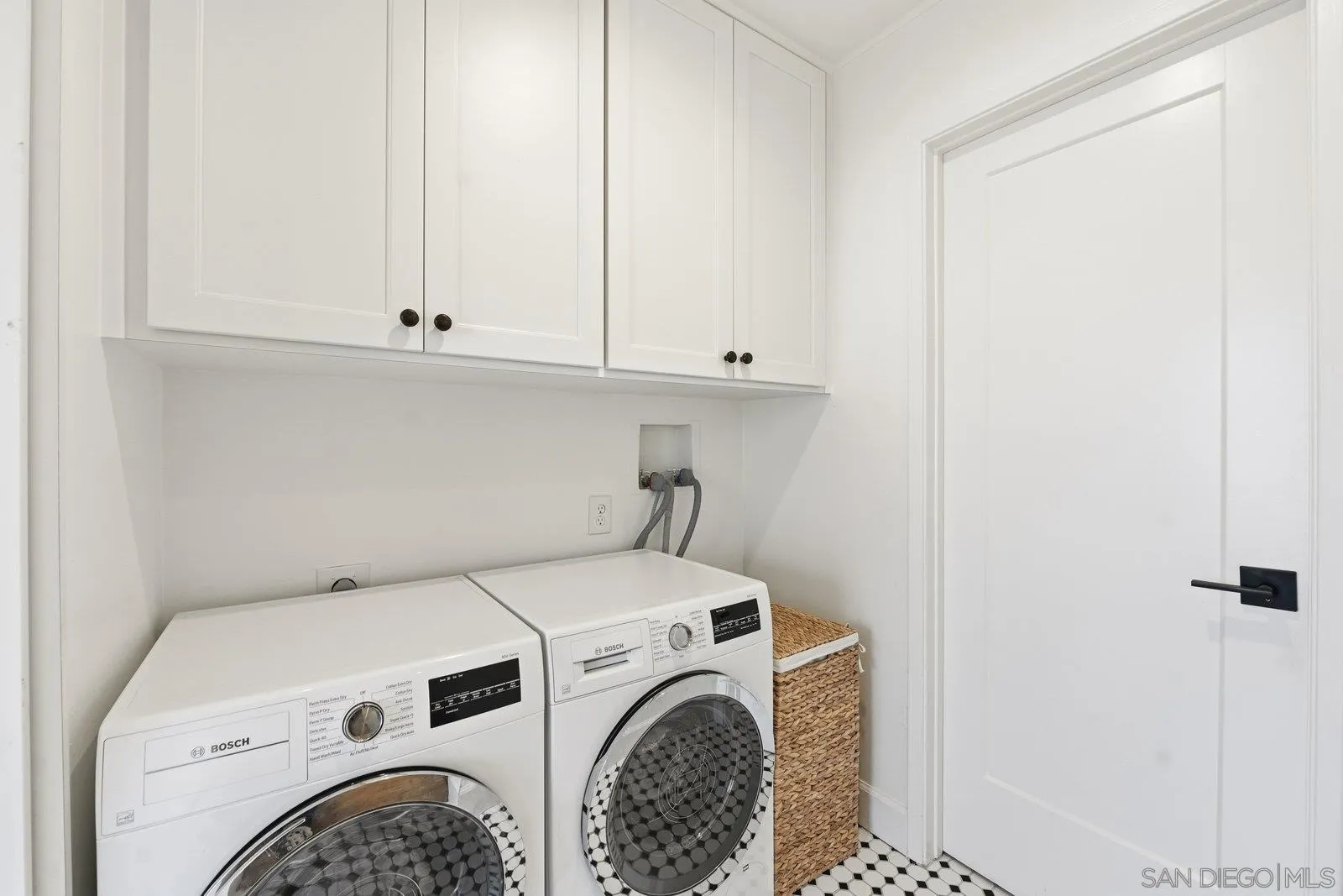 1422 Caminito Septimo