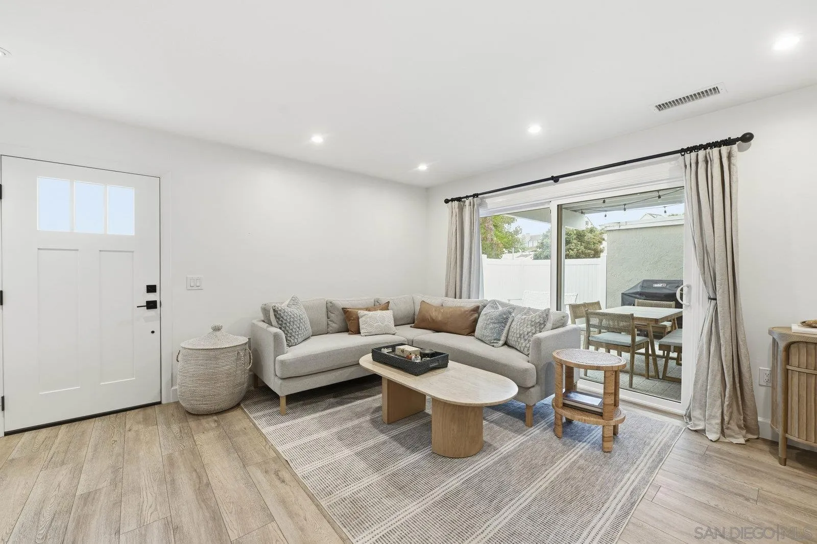 1422 Caminito Septimo