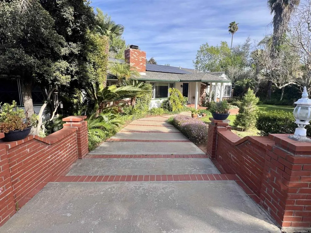 1170 Rising Hill Way