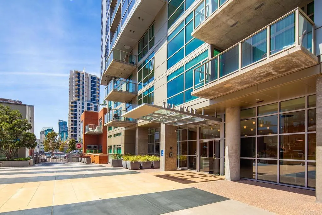 800 The Mark Lane Unit 602