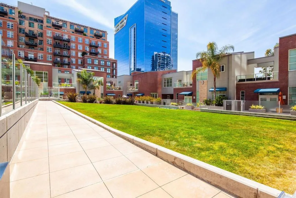 800 The Mark Lane Unit 602