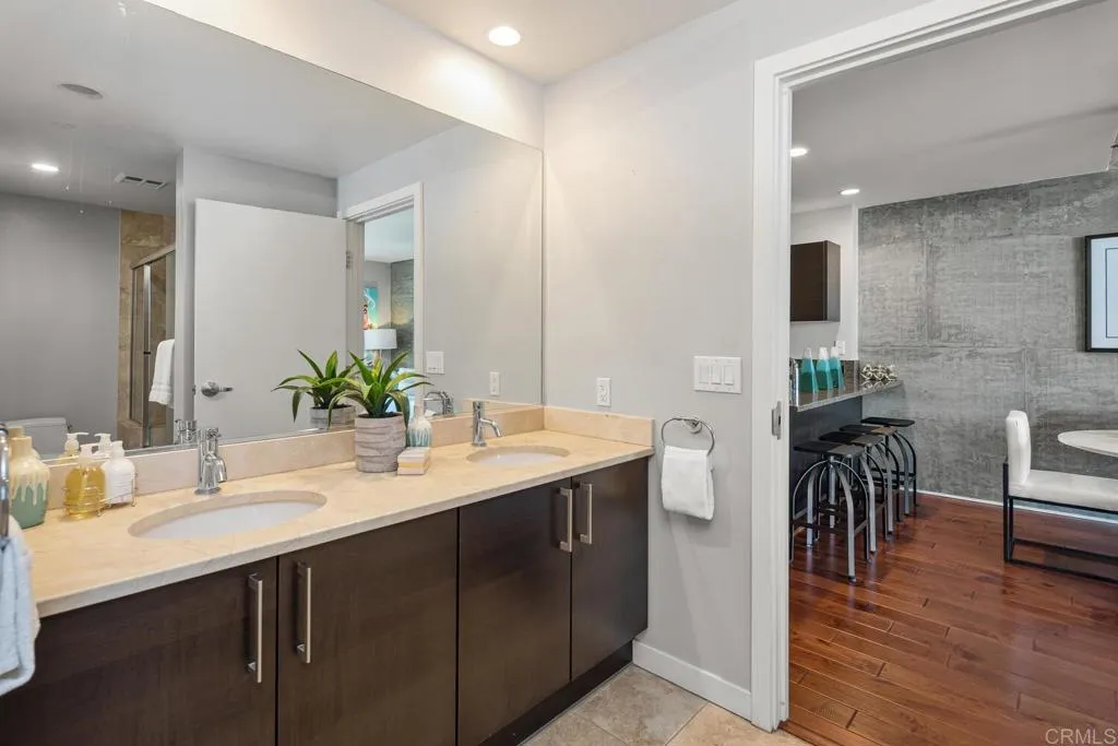 800 The Mark Lane Unit 602