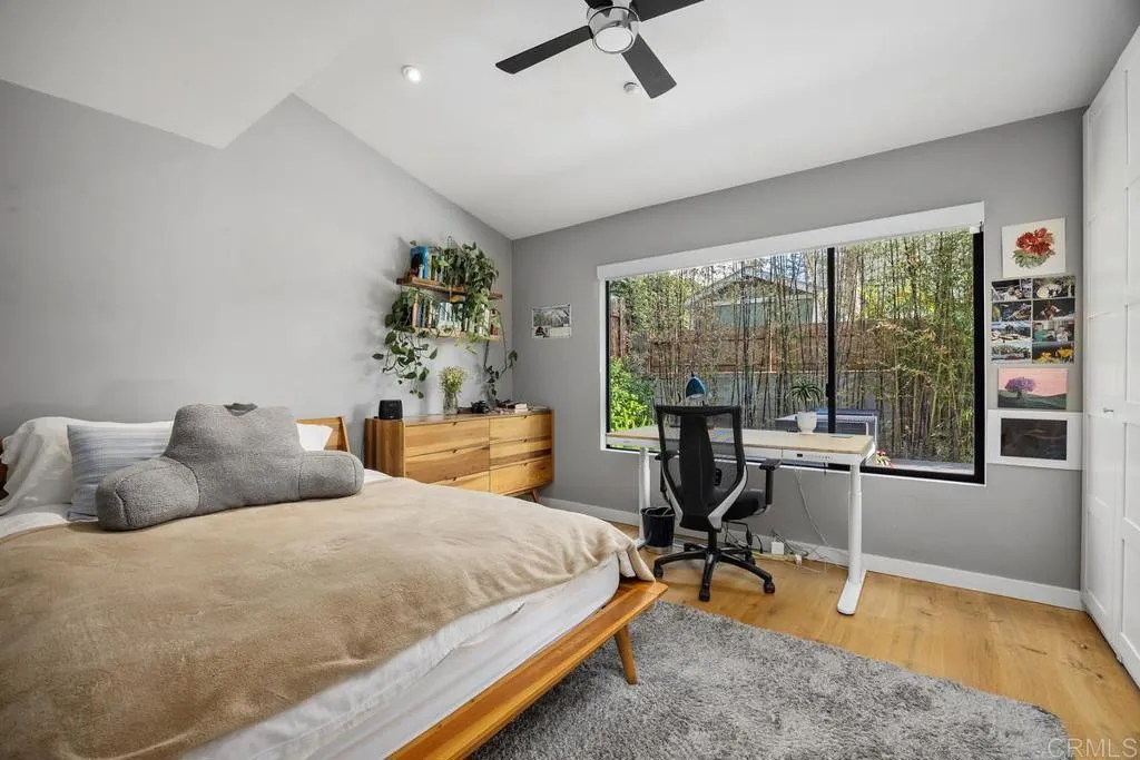 27 E E Street