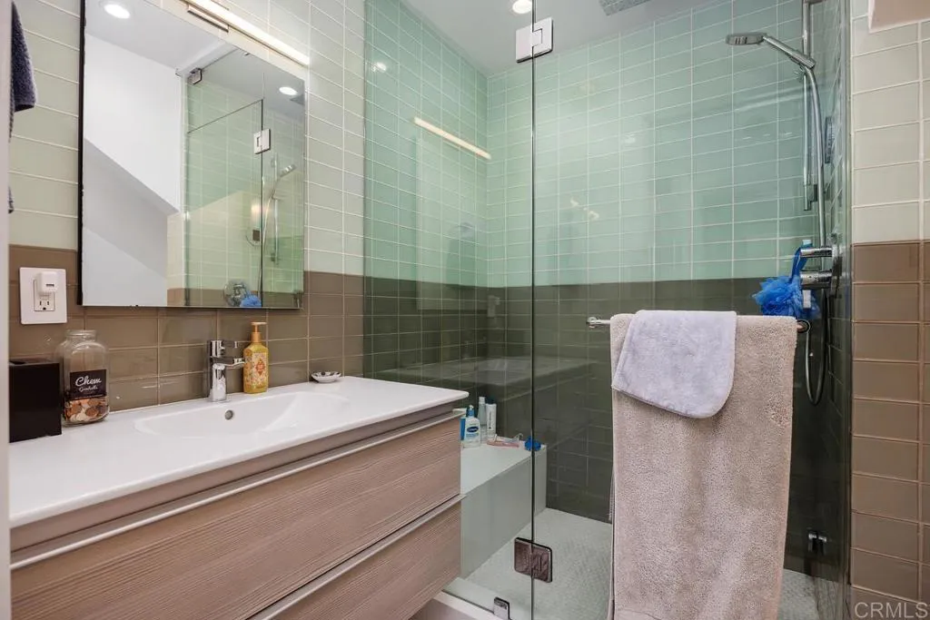 27 E E Street
