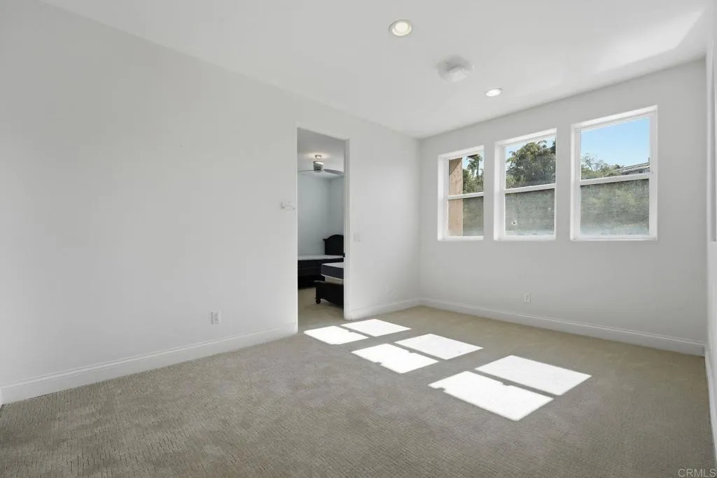 2556 La Costa Avenue