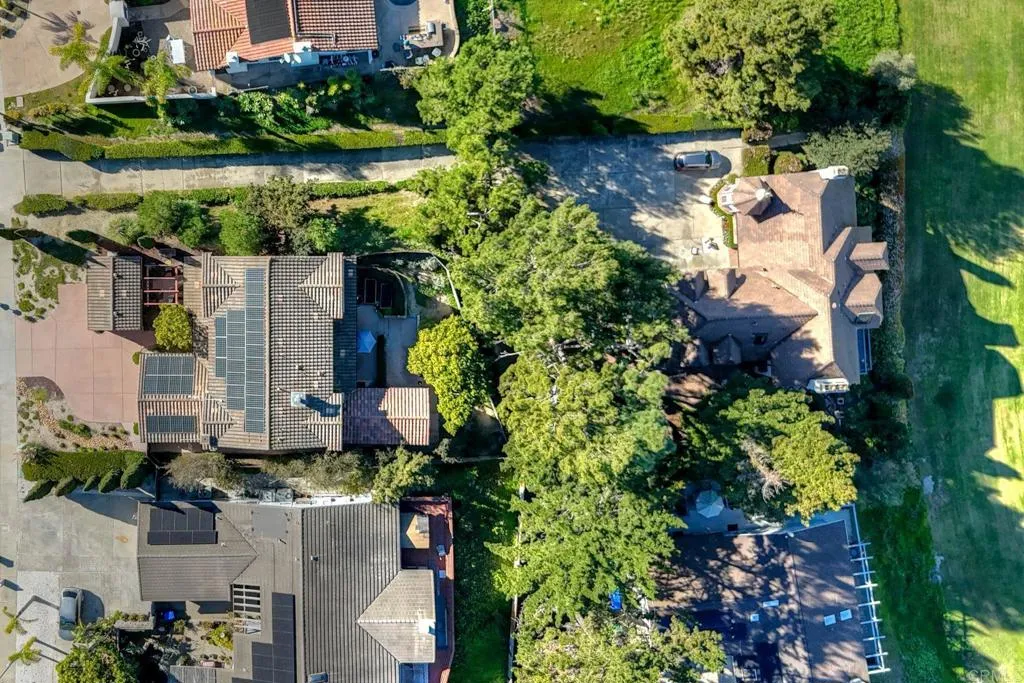 2556 La Costa Avenue