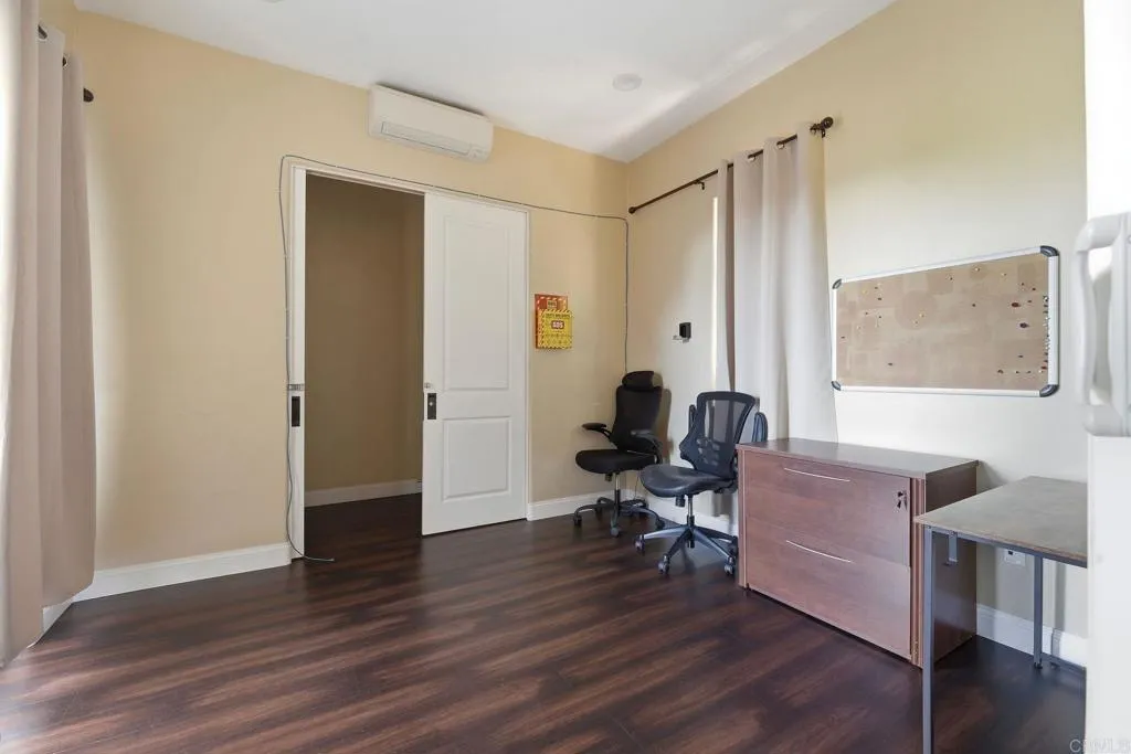 2556 La Costa Avenue