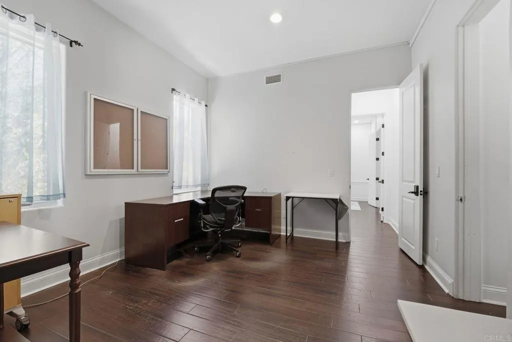 2556 La Costa Avenue