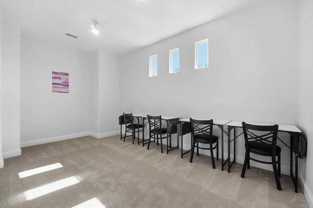 2556 La Costa Avenue