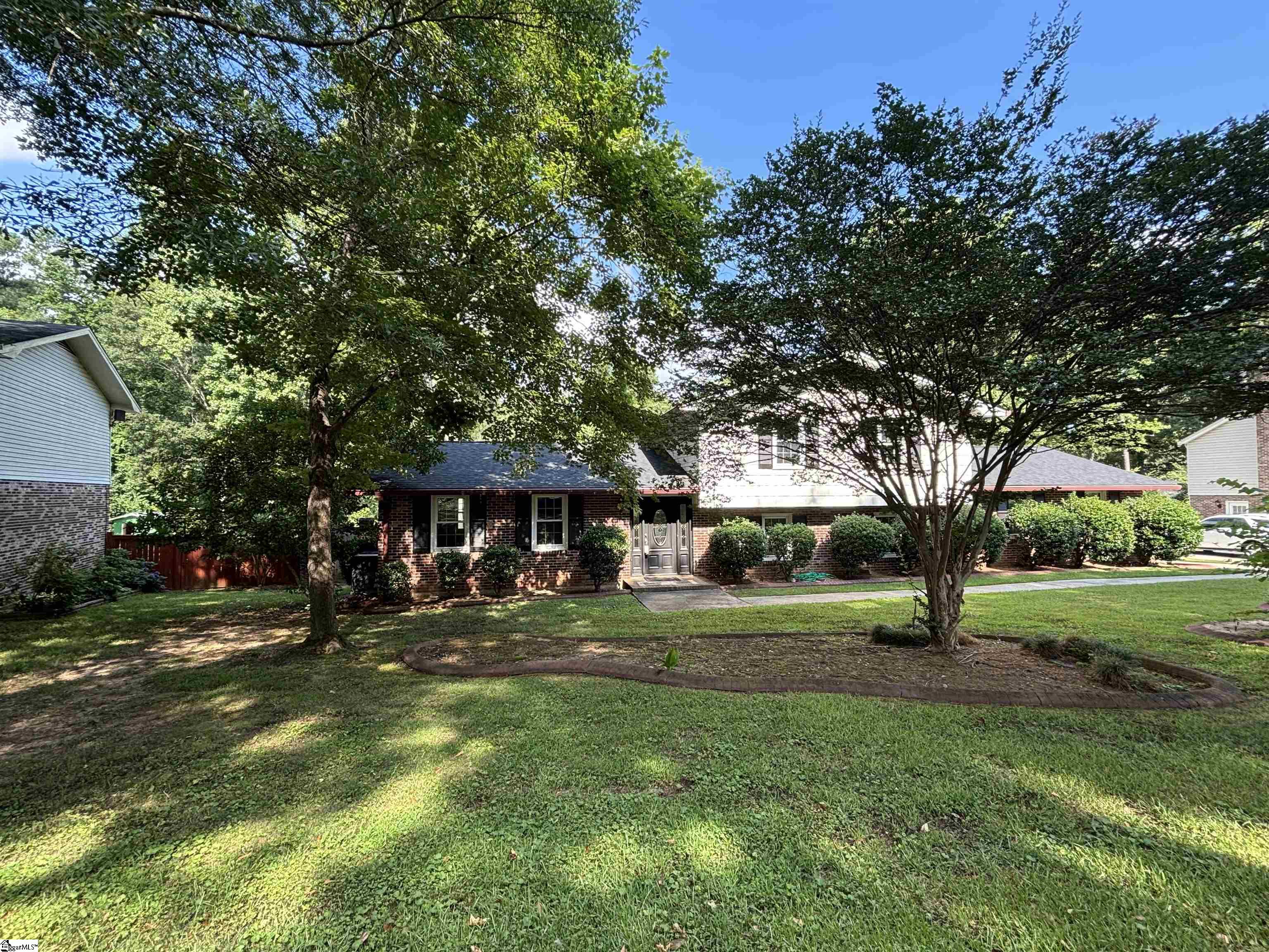 112 Meadowbrook Drive