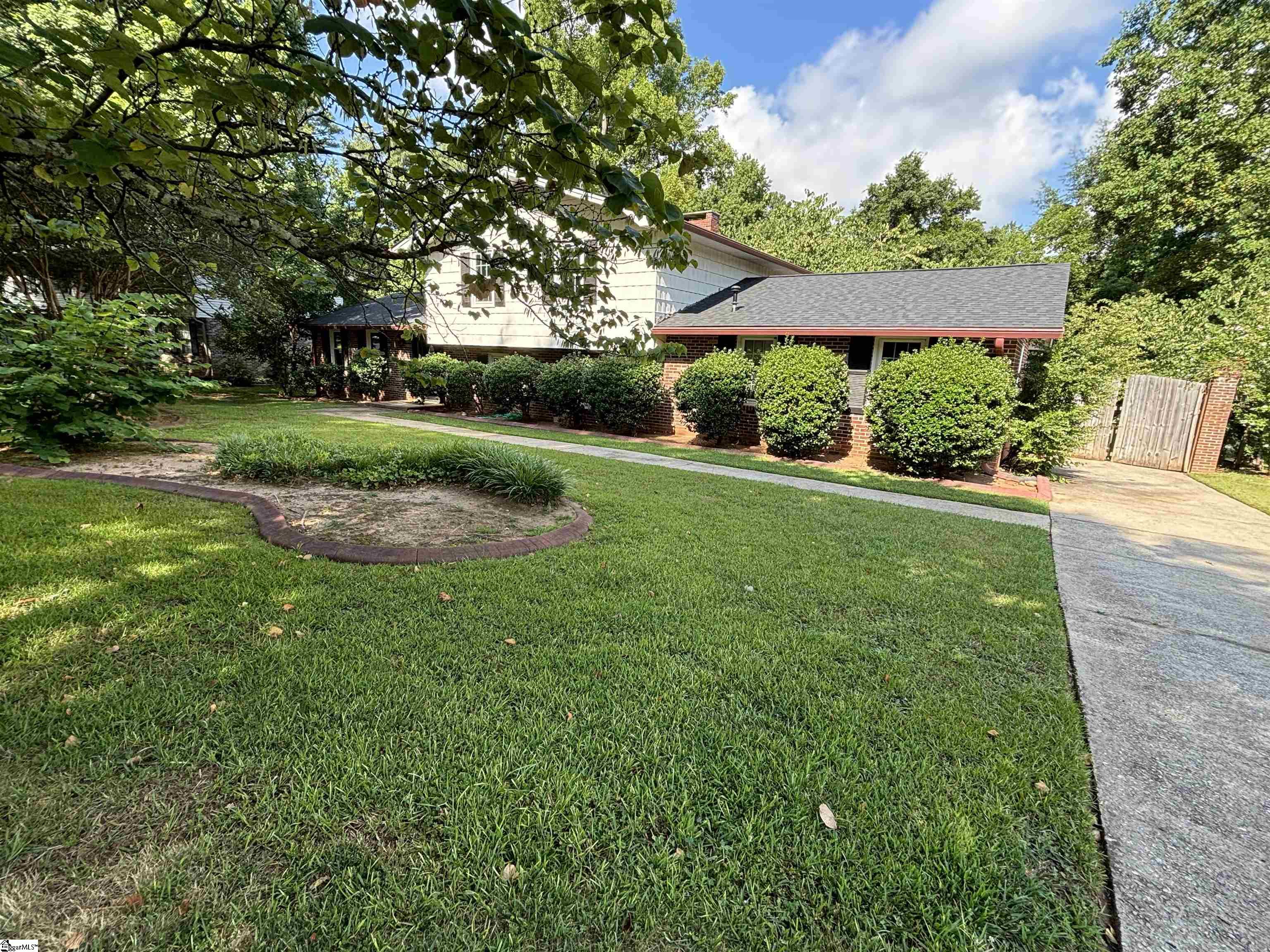 112 Meadowbrook Drive
